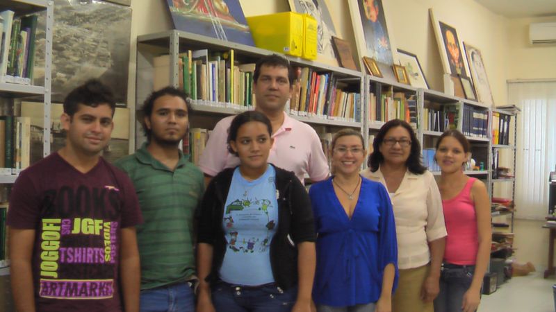 Professores Ediene Pena Ferreira e Afrânio Barbosa com alunos da UFO PA